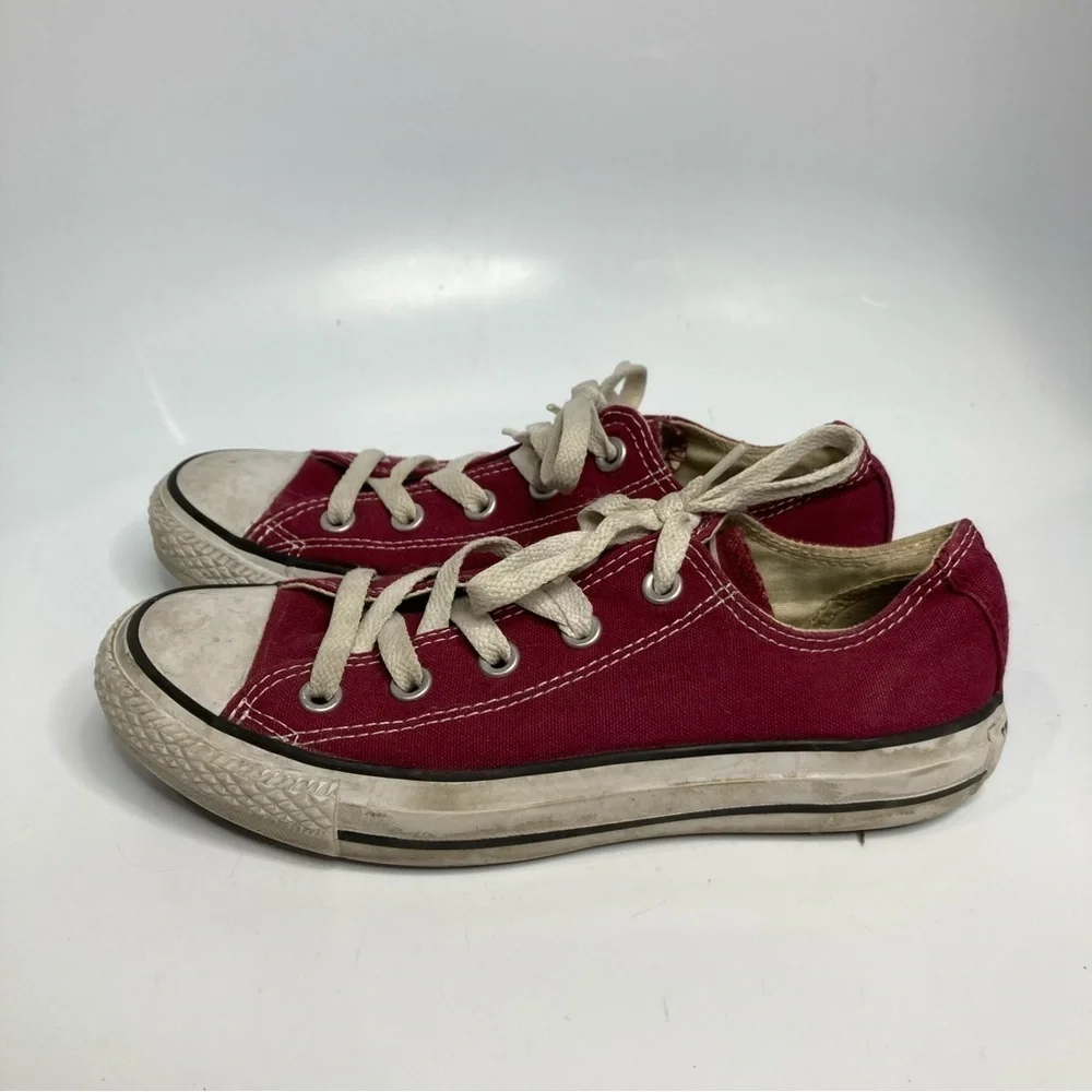 Maroon converse sneakers unisex sizing‎